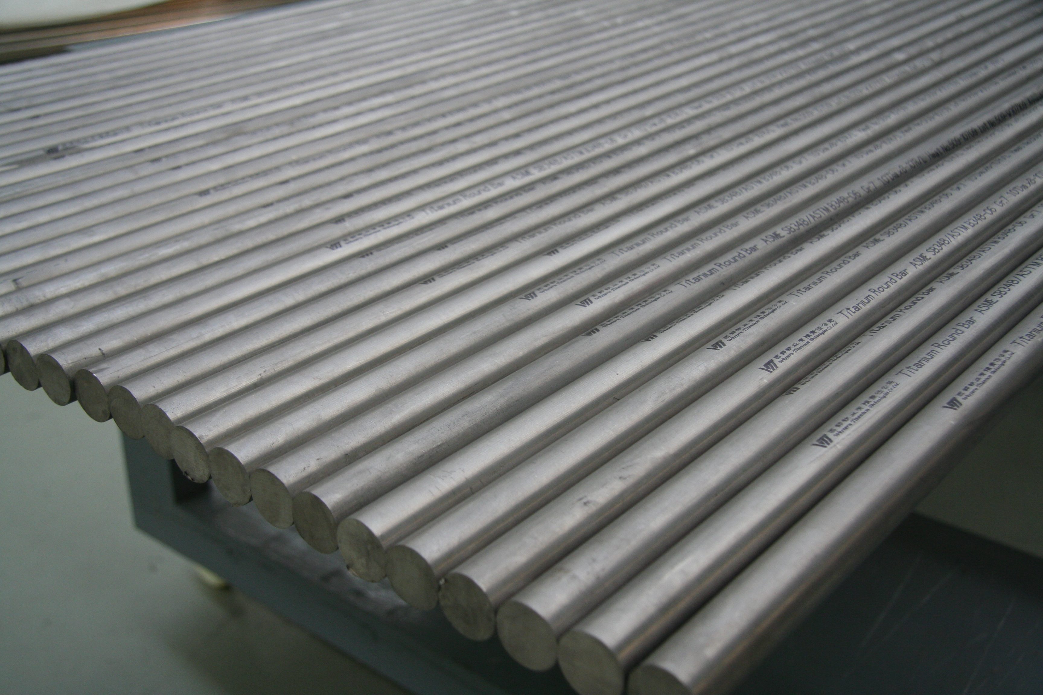 Titanium bar